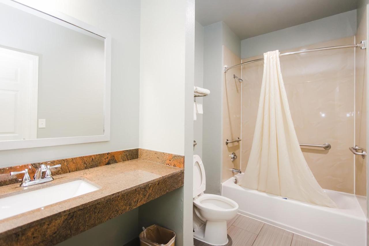 Econo Lodge Inn & Suites Channelview Exteriör bild