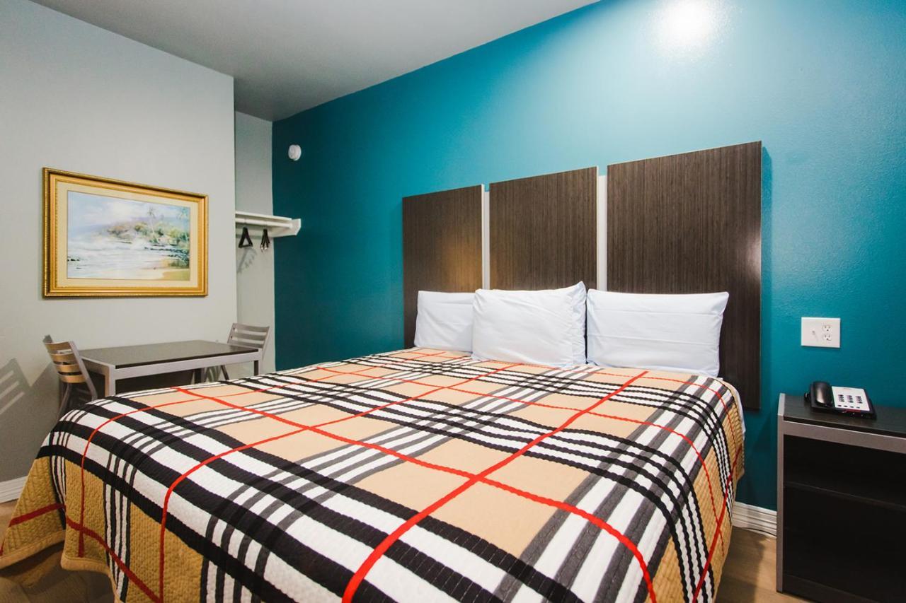 Econo Lodge Inn & Suites Channelview Exteriör bild