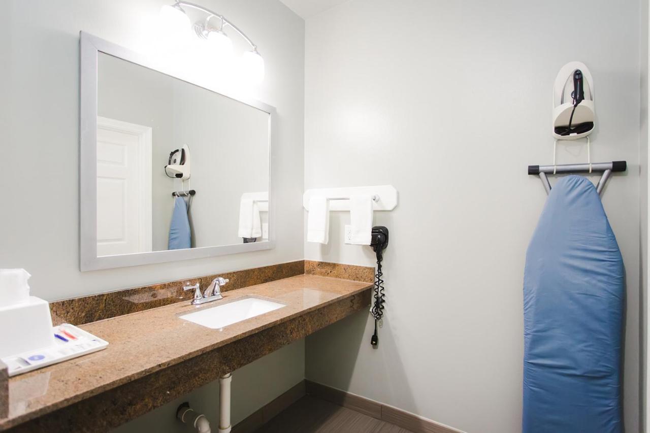 Econo Lodge Inn & Suites Channelview Exteriör bild