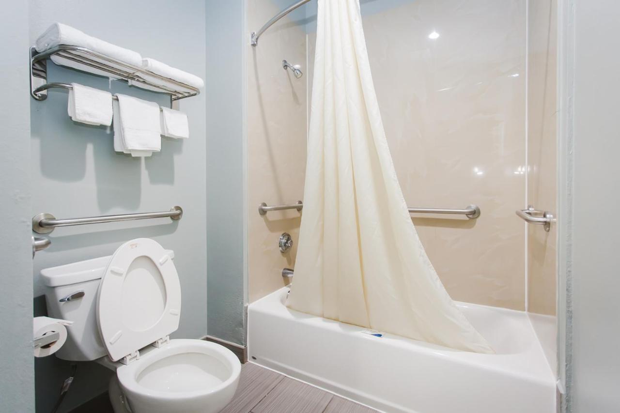Econo Lodge Inn & Suites Channelview Exteriör bild
