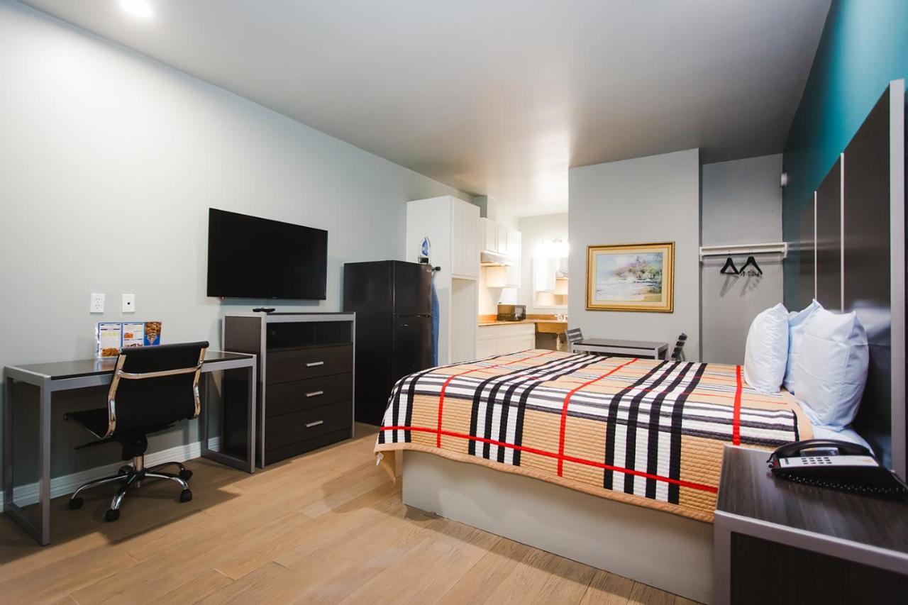 Econo Lodge Inn & Suites Channelview Exteriör bild